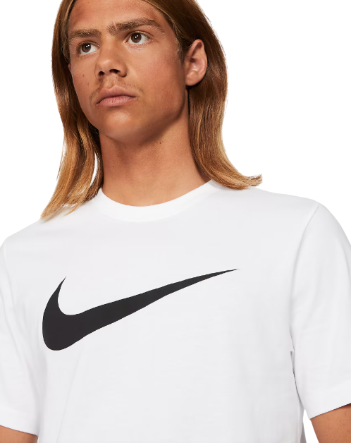 Nike Sportswear Swoosh T-Shirt weiß