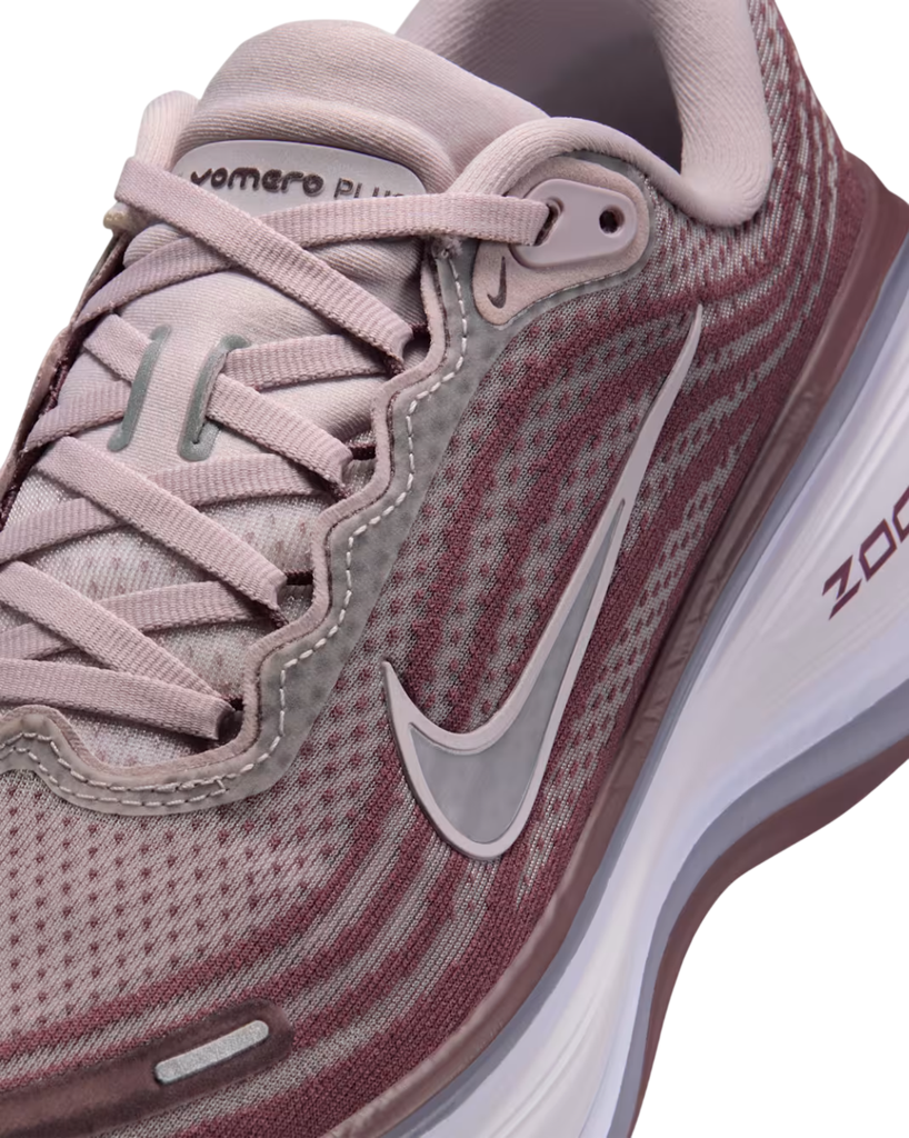 Nike Vomero Plus Laufschuhe braun Damen