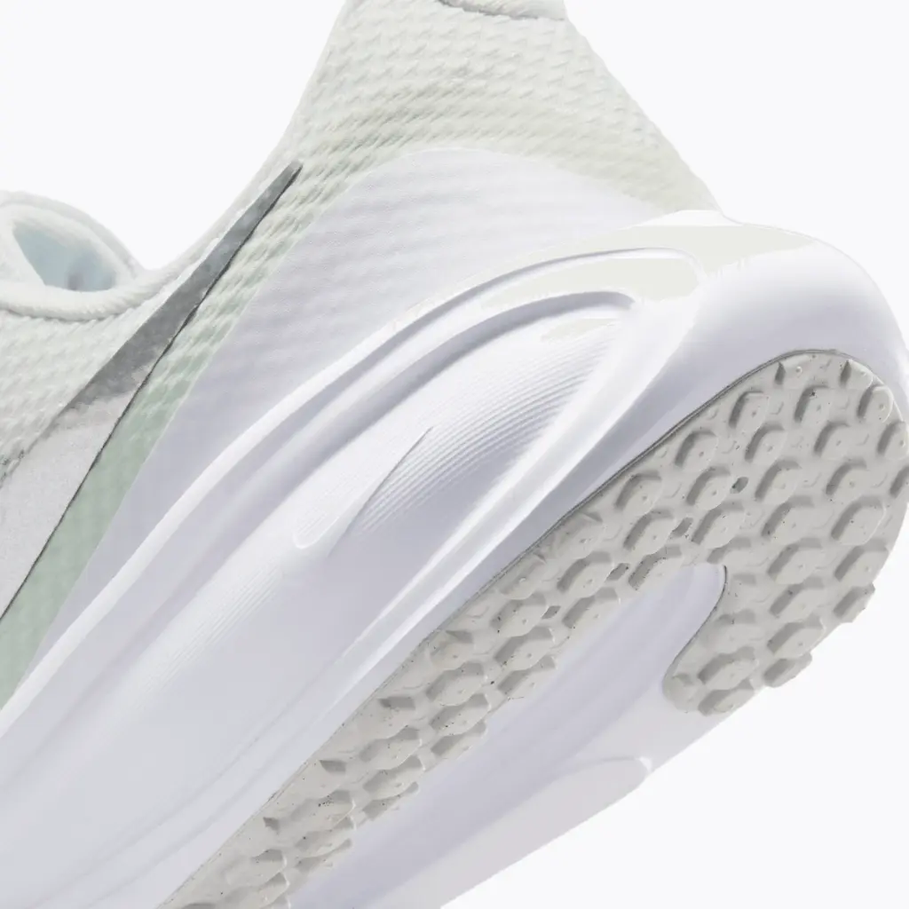 Nike Revolution 8 Laufschuhe weiß Damen 