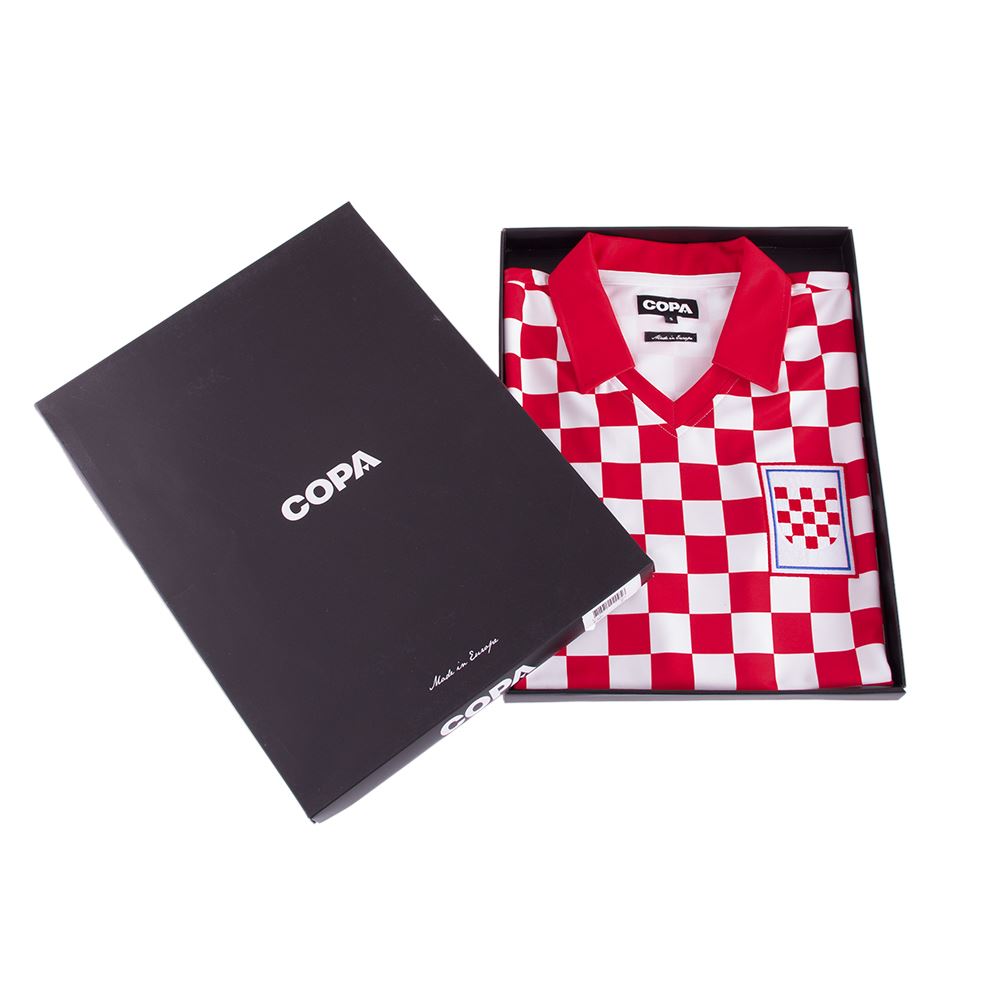 https://www.copafootball.com/images/articles/large/Croatia-1992-Short-Sleeve-Retro-Football-Shirt-redwhi-4087.jpg